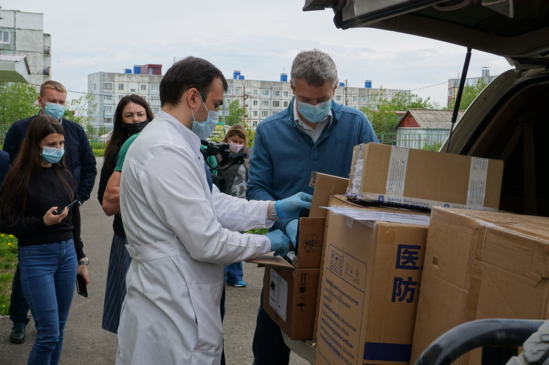 Готовность районной больницы оказать помощь жителям в случае распространения COVID-19 проверил в Усть-Большерецке Владимир Солодов