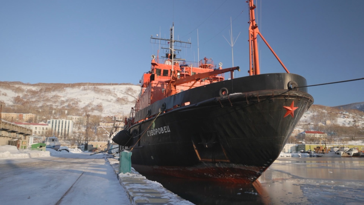 Ледокольное спасательное судно «Суворовец» зашло в порт Камчатки